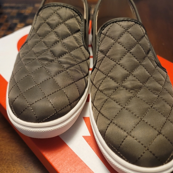 Steve madden Slip On shoes olive green - Picture 2 of 6